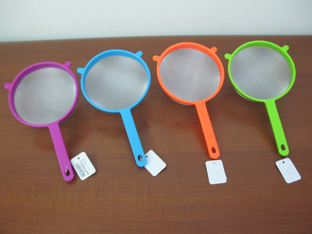 022c13cf6a0ae1b69643a2c95b1fd203.jpg Colored Plastic Strainer with alumnium mesh 16 cm