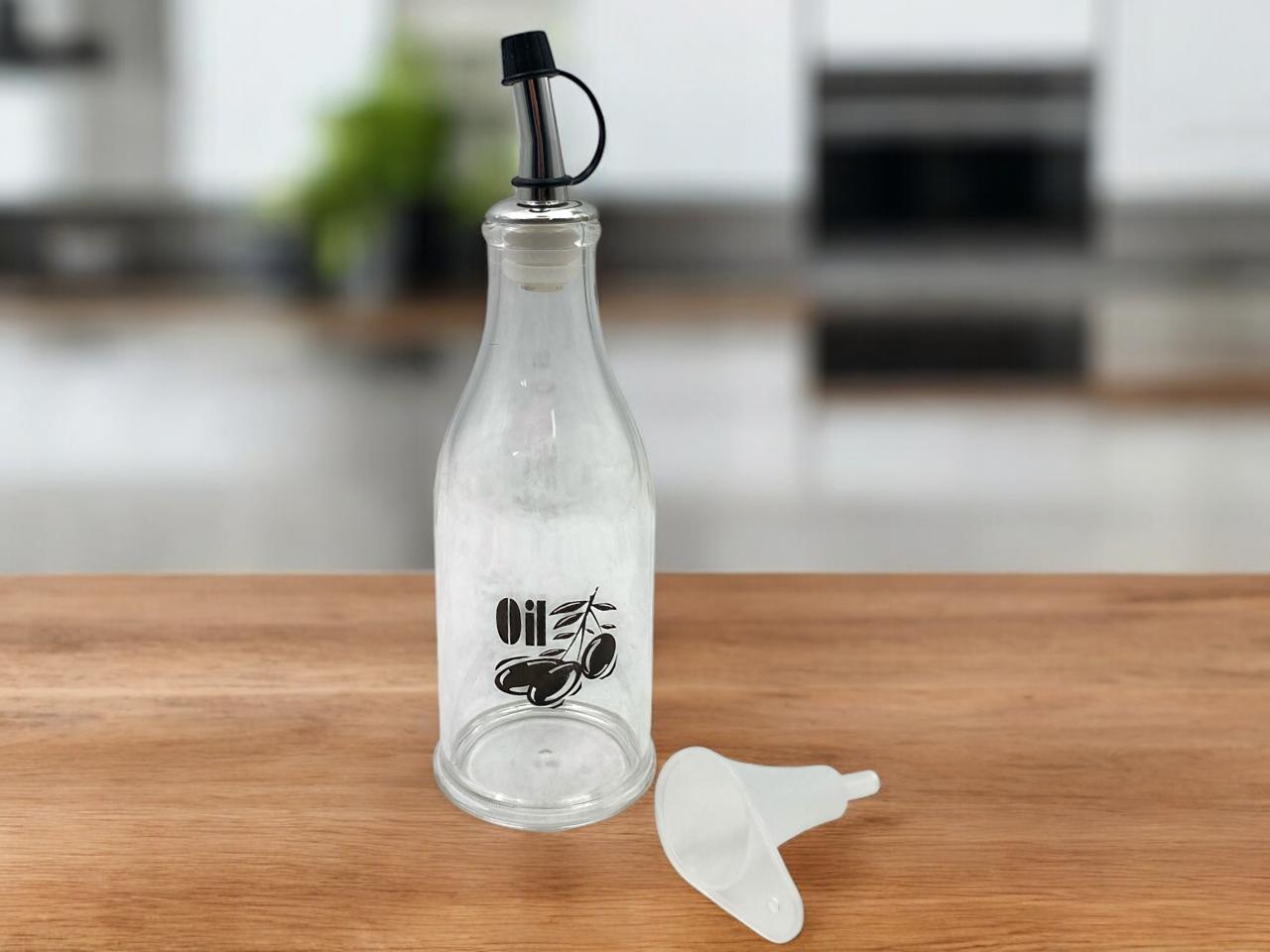 11ec5e01aba4ca7ad2bb0fe3f7affc9d.jpg High Quality Acrylic Oil Bottle with Chromed Pourer and small funnel
