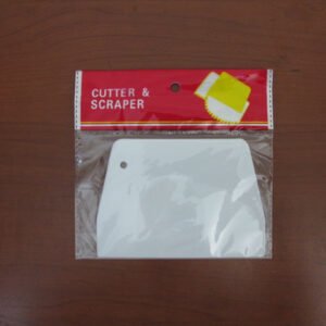 Small Plastic Dough Cutter and Icing Scraper X2