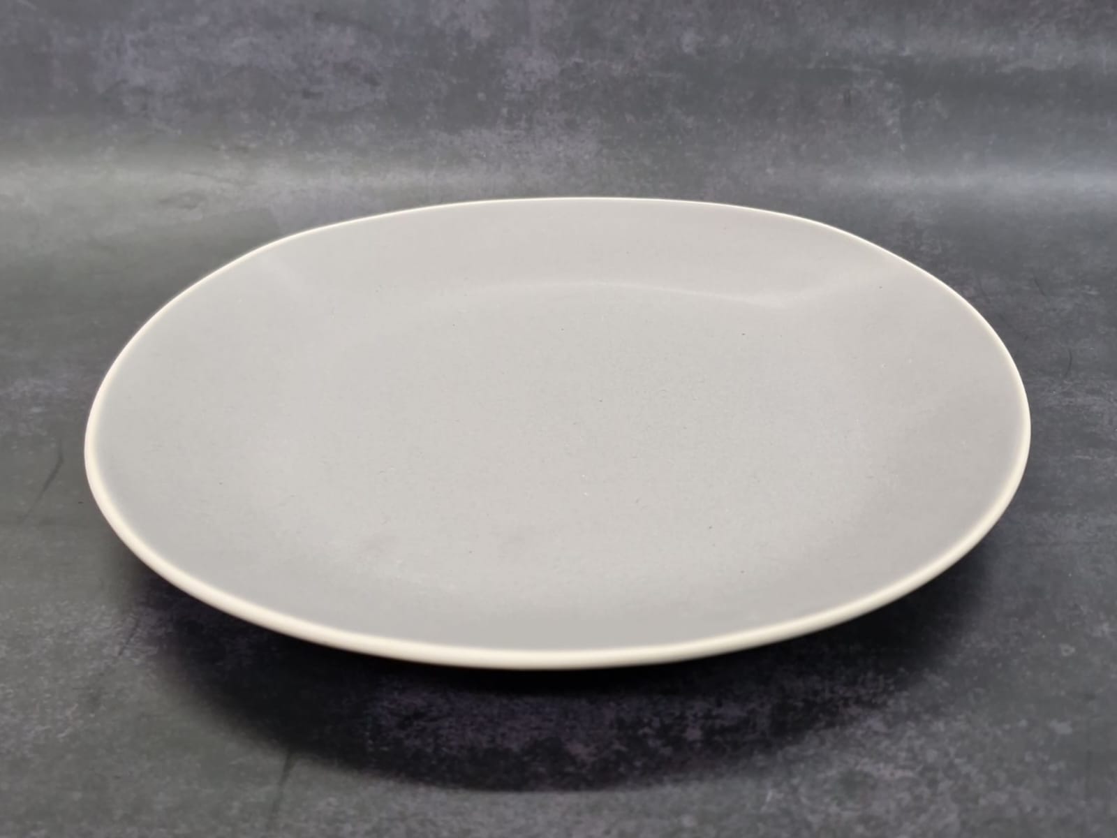 31b6504750b51fc803e320202b8889f1.jpg Dosthoff Matt Gray with White Rim Salad Plate 22 cm