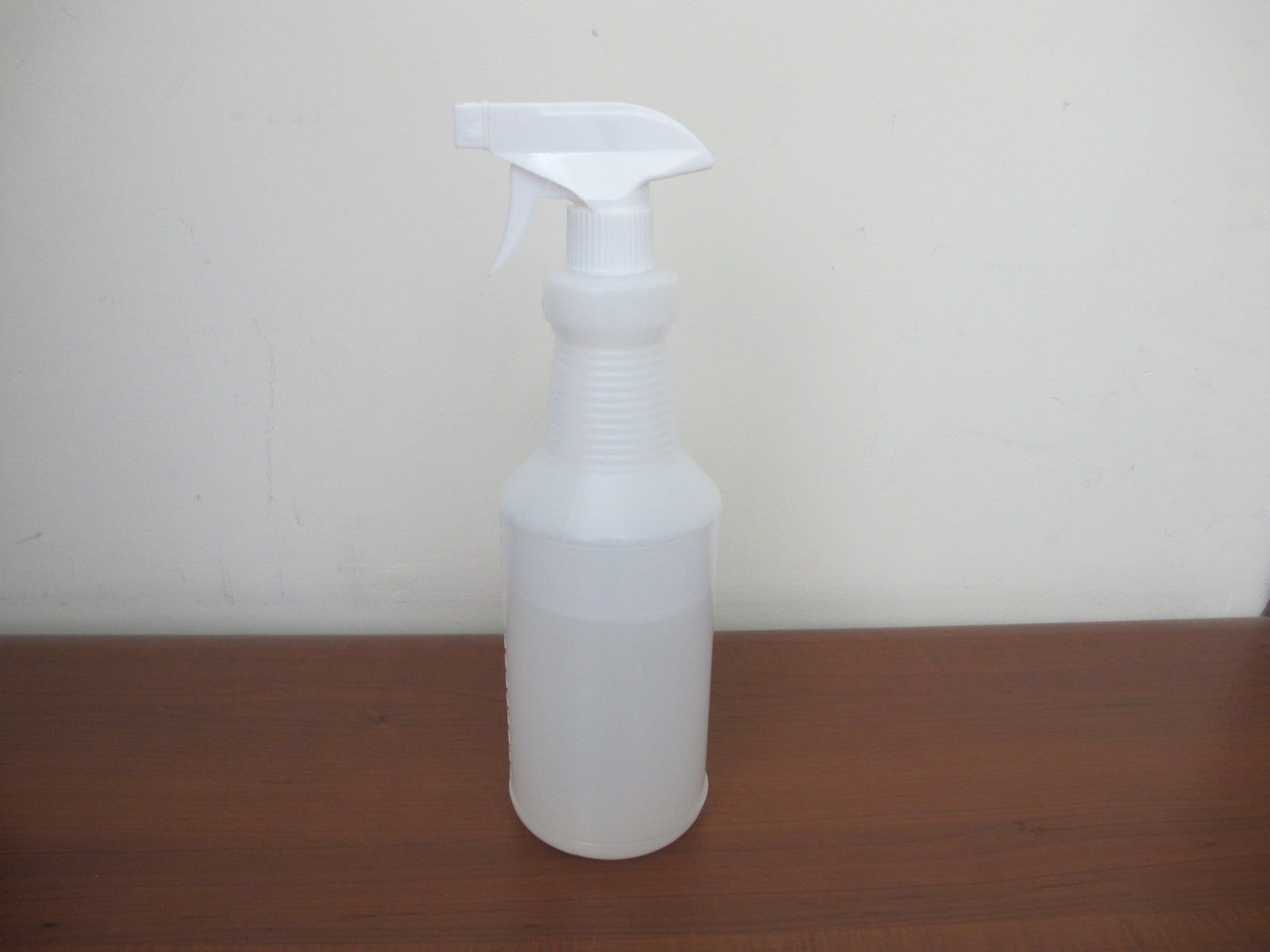 33b290204f0e9ba032254c977b2325b6.jpg Plastic White Sprayer XL