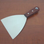 Spatula with wooden handle; 12 cm