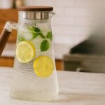 High Quality 2L Glass Pitcher w Wood Handle and Cover
