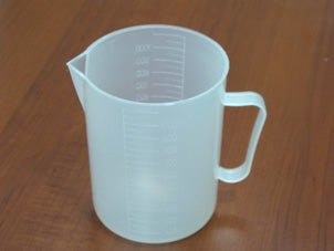 6d22b206e606c1f3bbcfba10a6fbcc3e.jpg Plastic Measuring Cup; 1 L