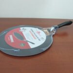 Flat non-stick frying pan