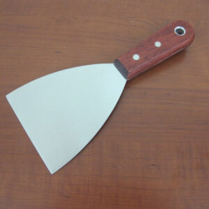 Spatula with wooden handle; 10 cm