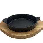 Cast iron round sizzling platter with wooden board