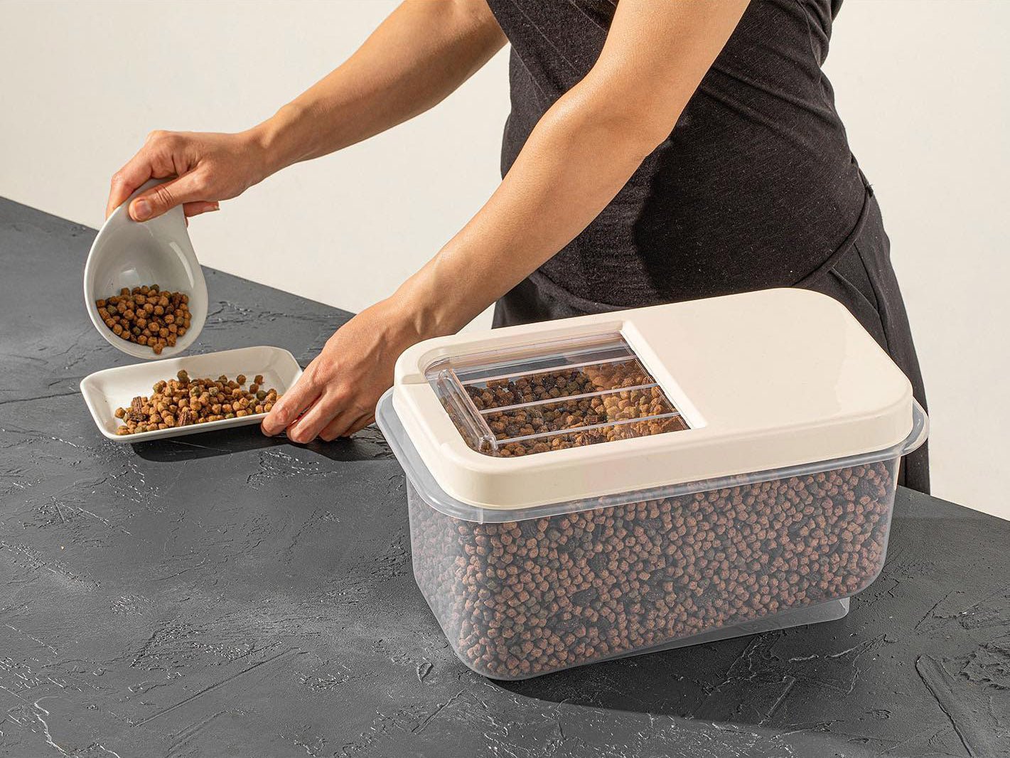 a388ff13f6bf80733cff6e7b231c8506.jpg Swipe Cover Multibox Food Storage Box 7.5 L
