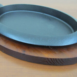 Oval sizzling platter with wooden base