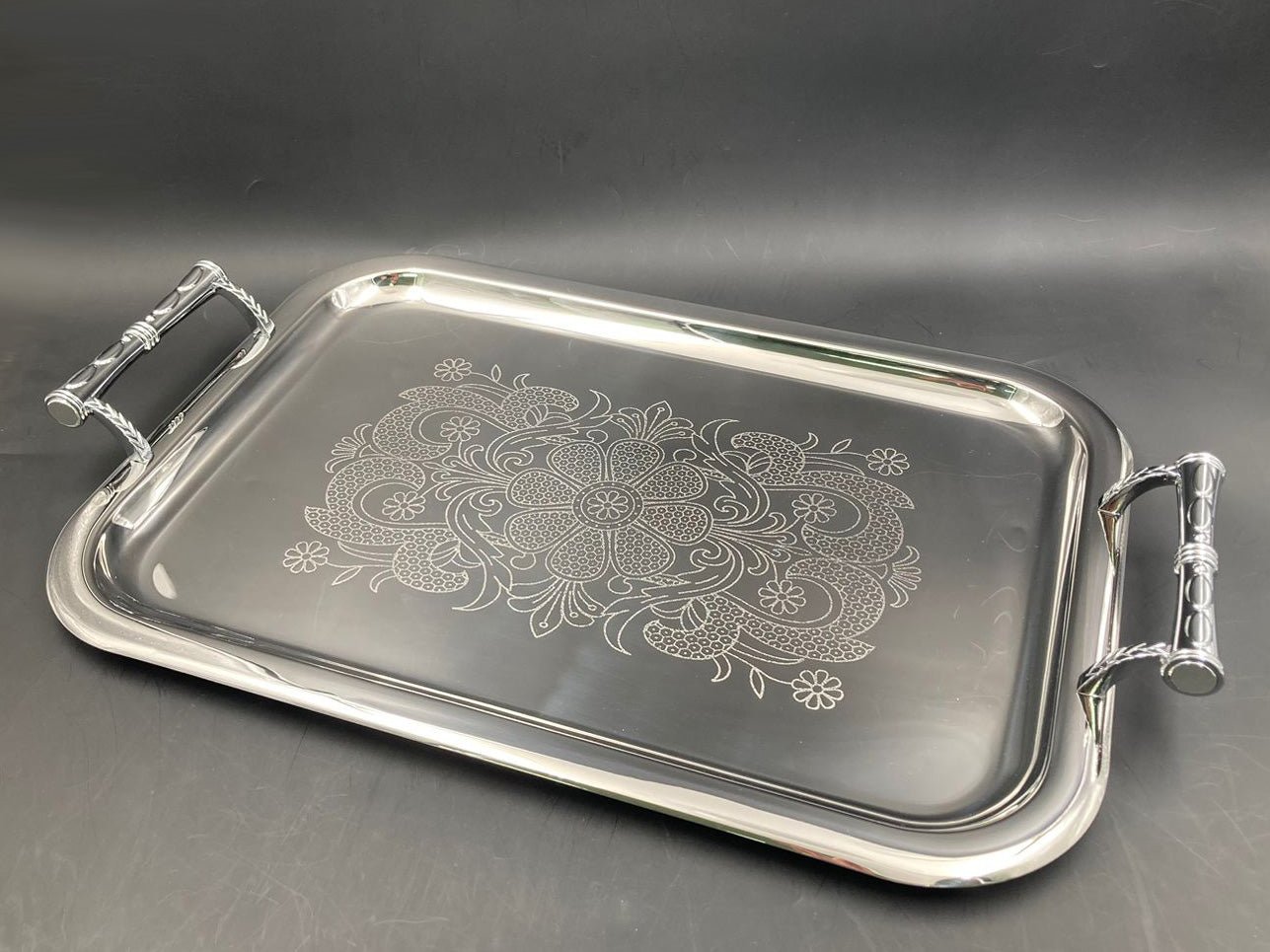 c8382583edc5cd3648f4a70bac5ccd87.jpg Dosthoff Elegance Engr Serving Tray Prem SS 18/10 49cm