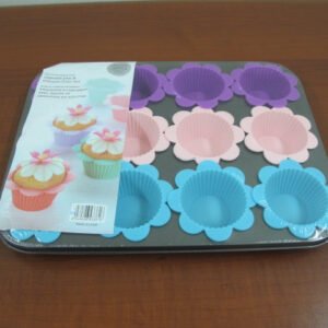 12 Serves Muffin Pan with Flower Silicone Cups