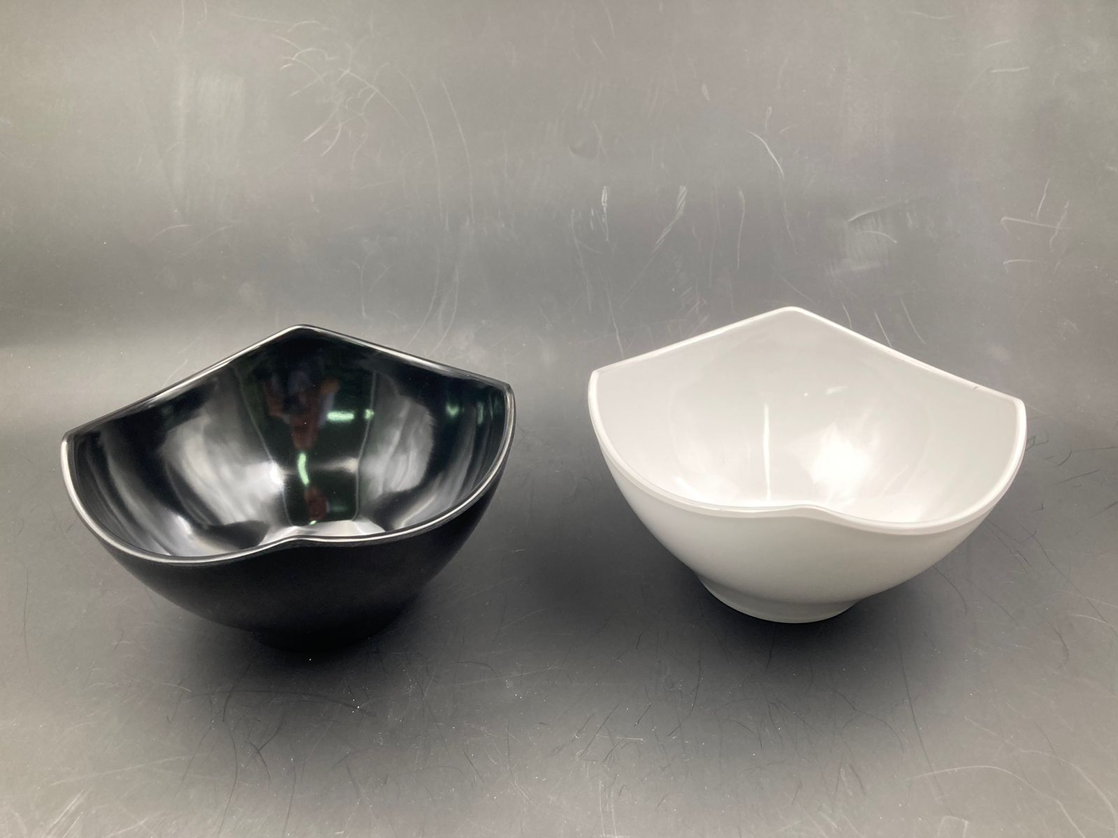 e51eca96b1e0a1bb2e32ddaac8257d3e.jpg Square Footed Deep Melamine Salad Bowl 17.5 cm